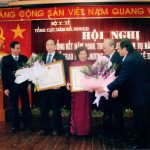 Thứ trưởng Bộ Y Tế NGUYỄN THIỆN TRƯỞNG được trao tặng huân chương độc lập