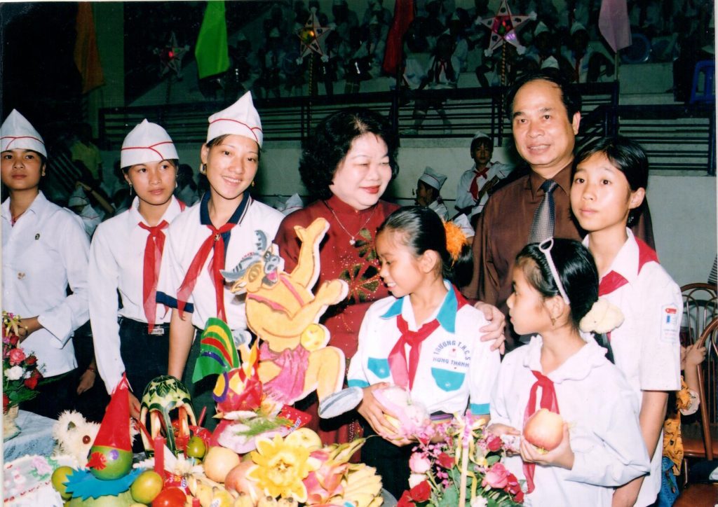 Phó chủ tịch nước Trương Mỹ Hoa tham gia hoạt động vì trẻ em cùng với Ủy ban dân số gia đình và trẻ em Việt Nam